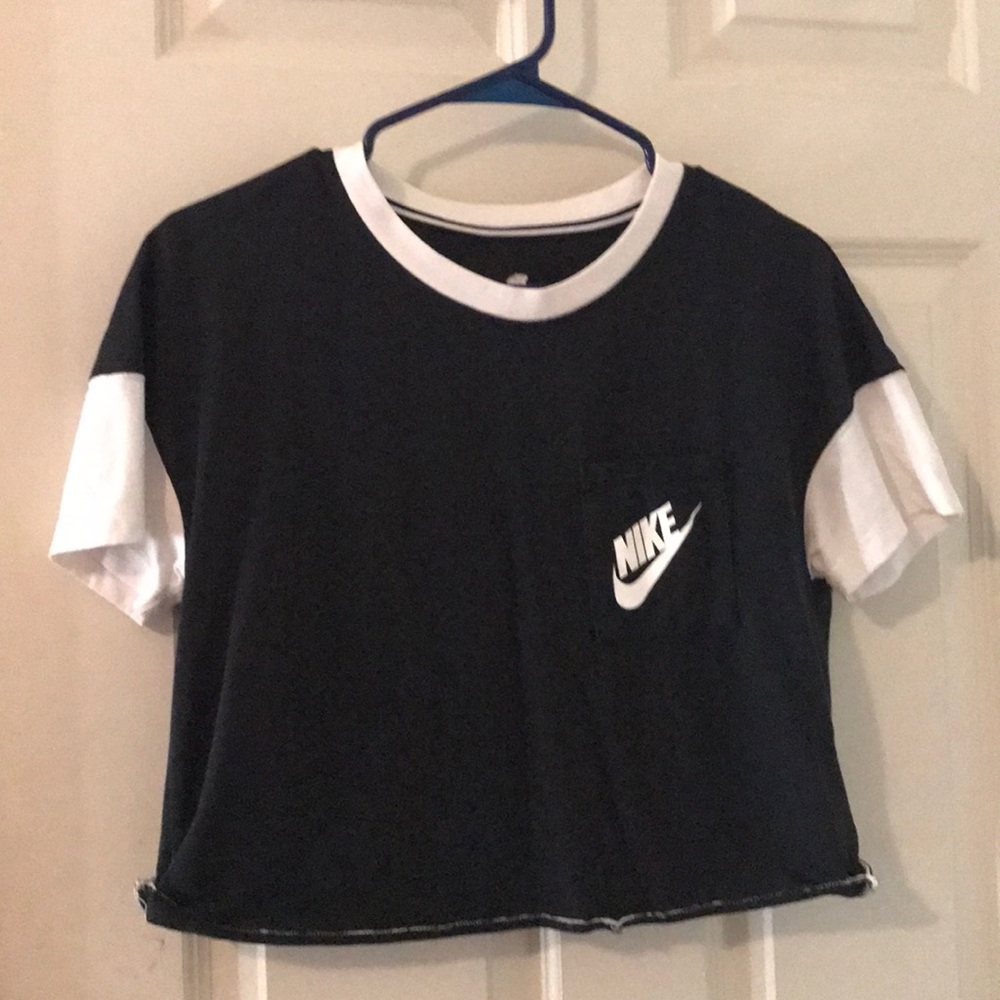 NIKE cropped t shirt